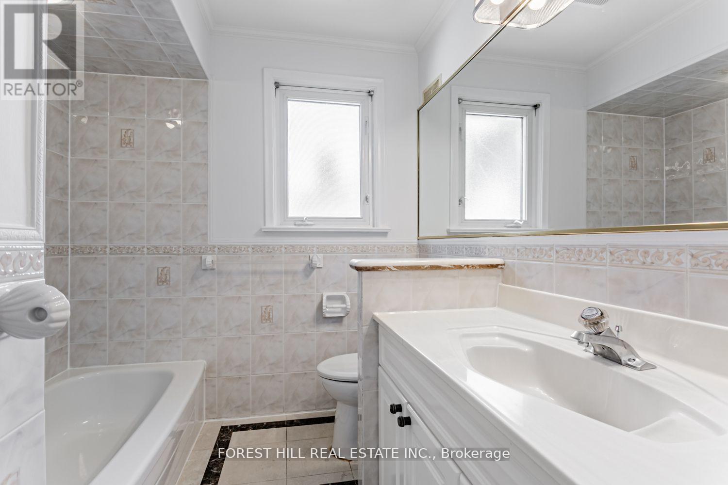 Photo 13 of 190 Lynedock Crescent, Toronto ON
