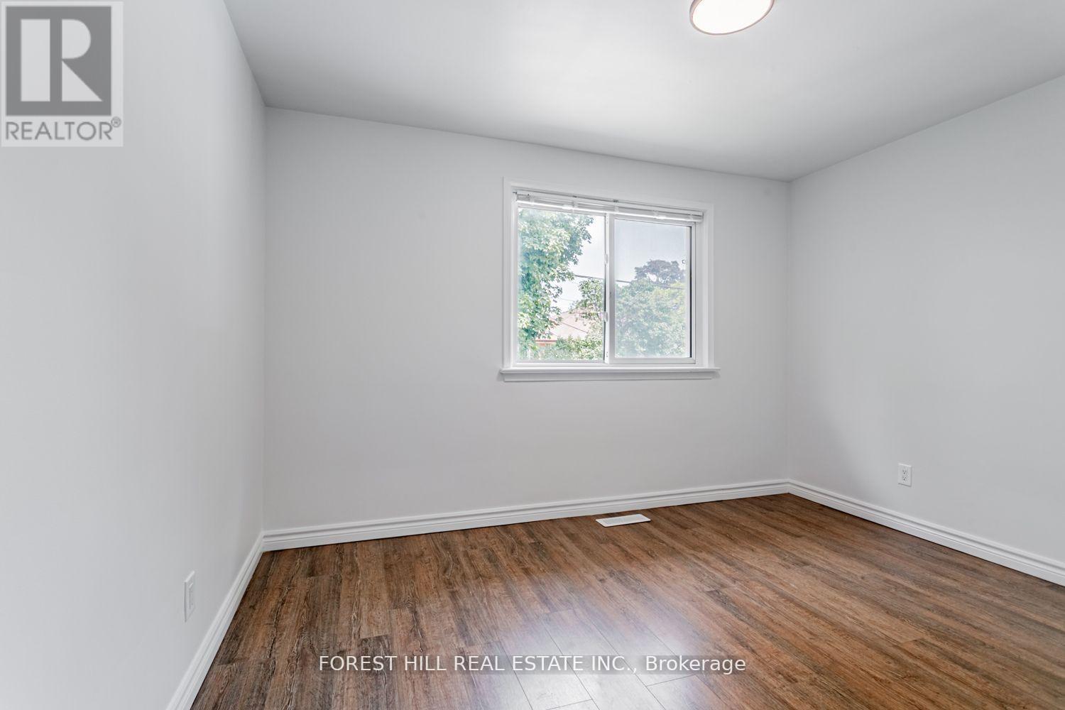 Photo 14 of 190 Lynedock Crescent, Toronto ON