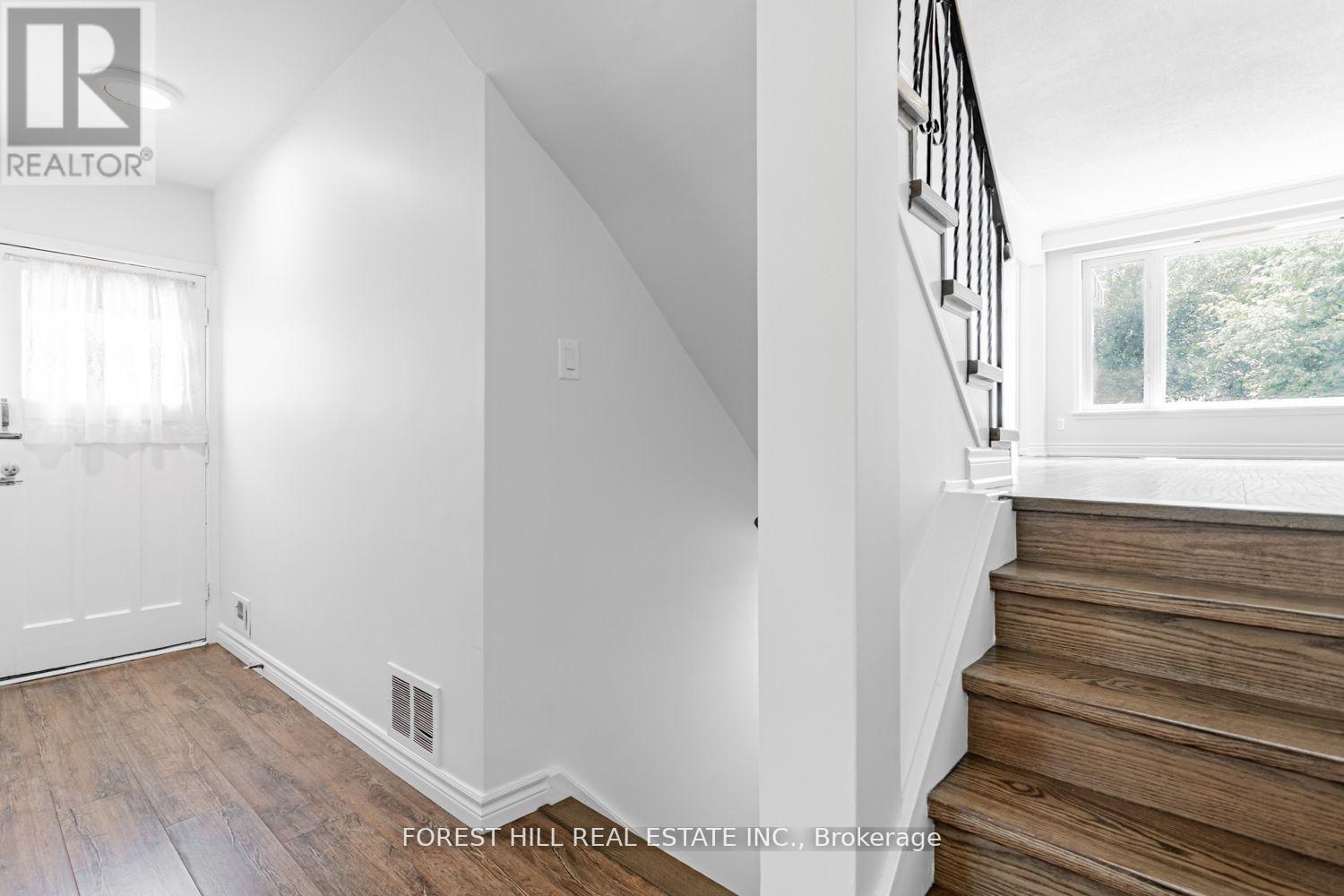 Photo 25 of 190 Lynedock Crescent, Toronto ON