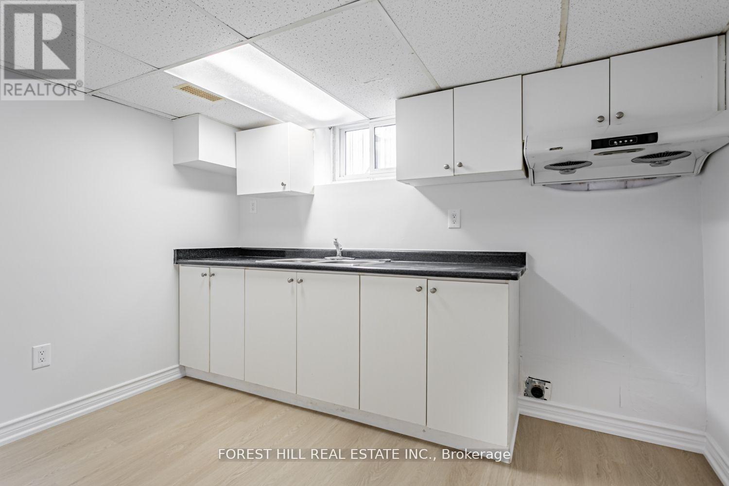 Photo 29 of 190 Lynedock Crescent, Toronto ON