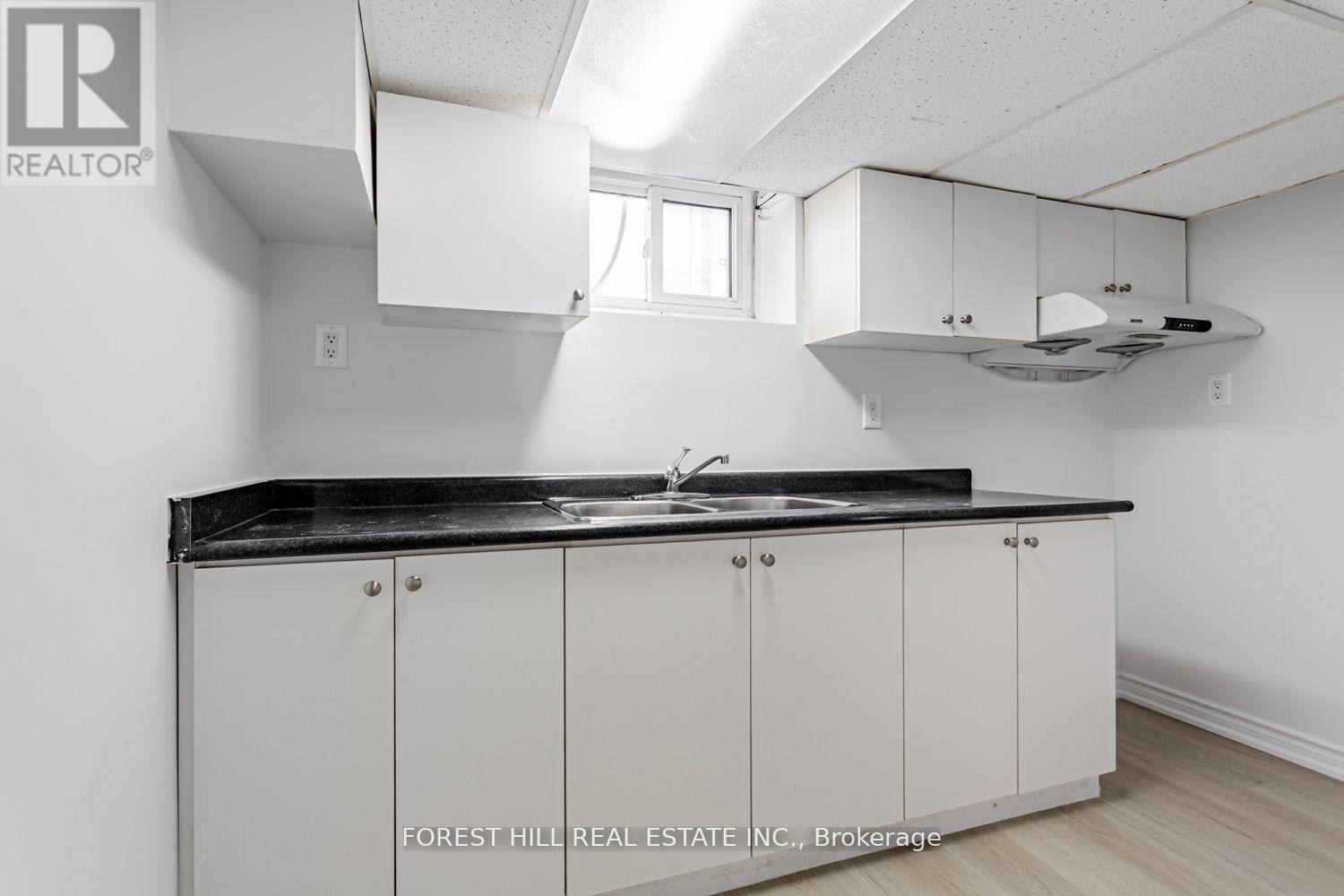 Photo 30 of 190 Lynedock Crescent, Toronto ON