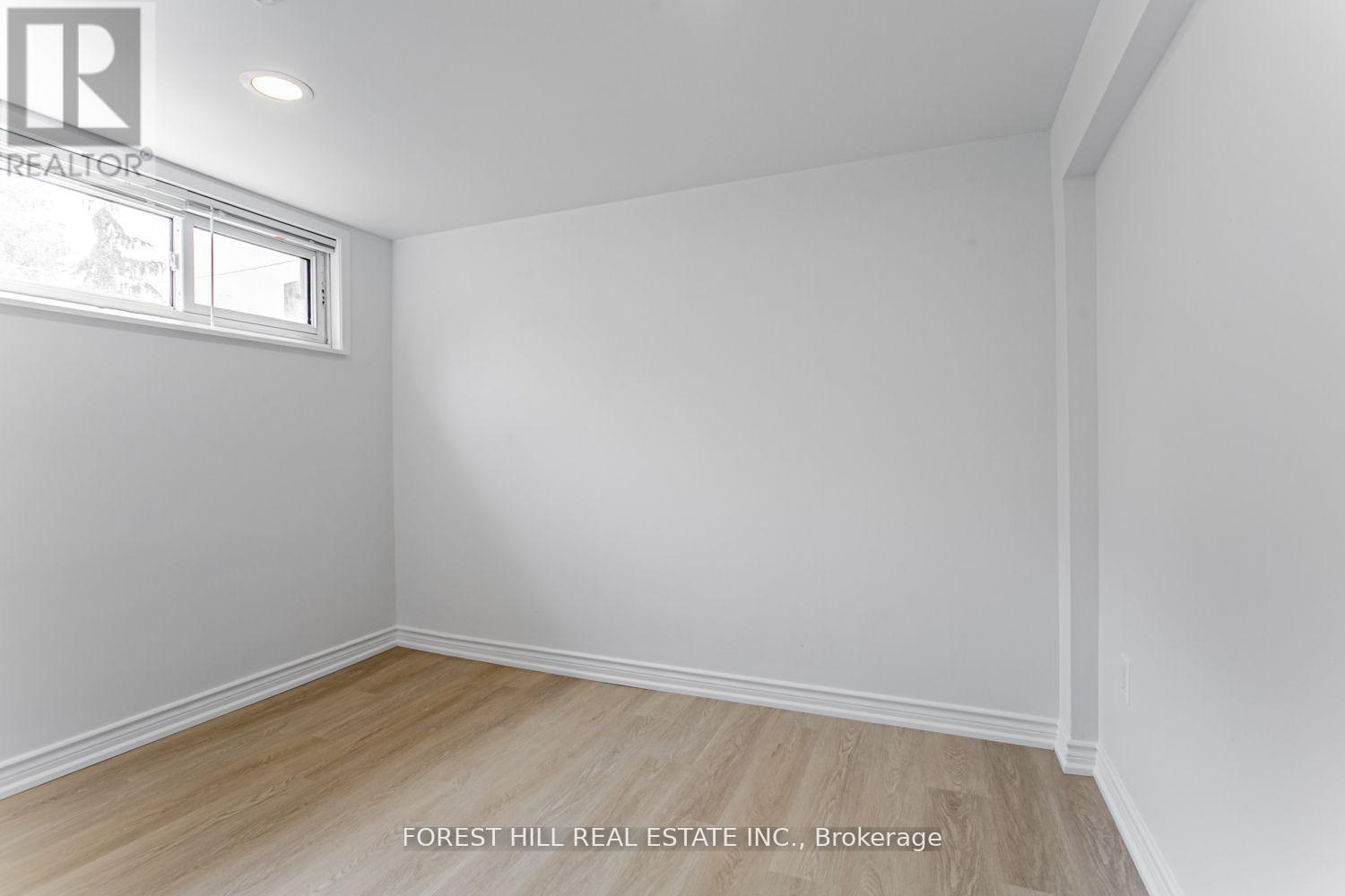 Photo 31 of 190 Lynedock Crescent, Toronto ON