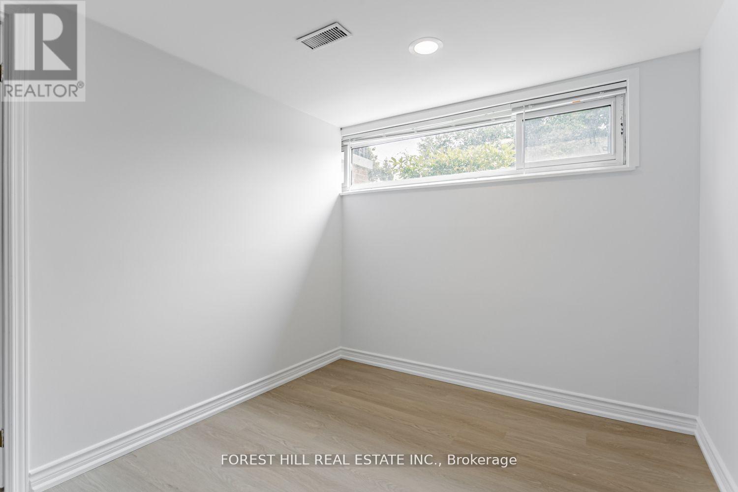 Photo 32 of 190 Lynedock Crescent, Toronto ON