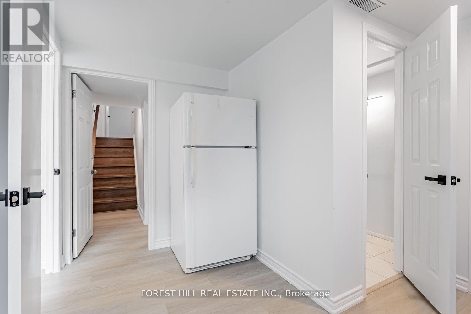 Photo 33 of 190 Lynedock Crescent, Toronto ON