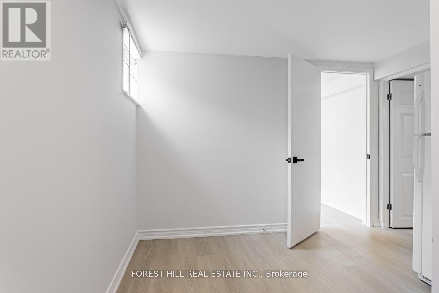Photo 34 of 190 Lynedock Crescent, Toronto ON