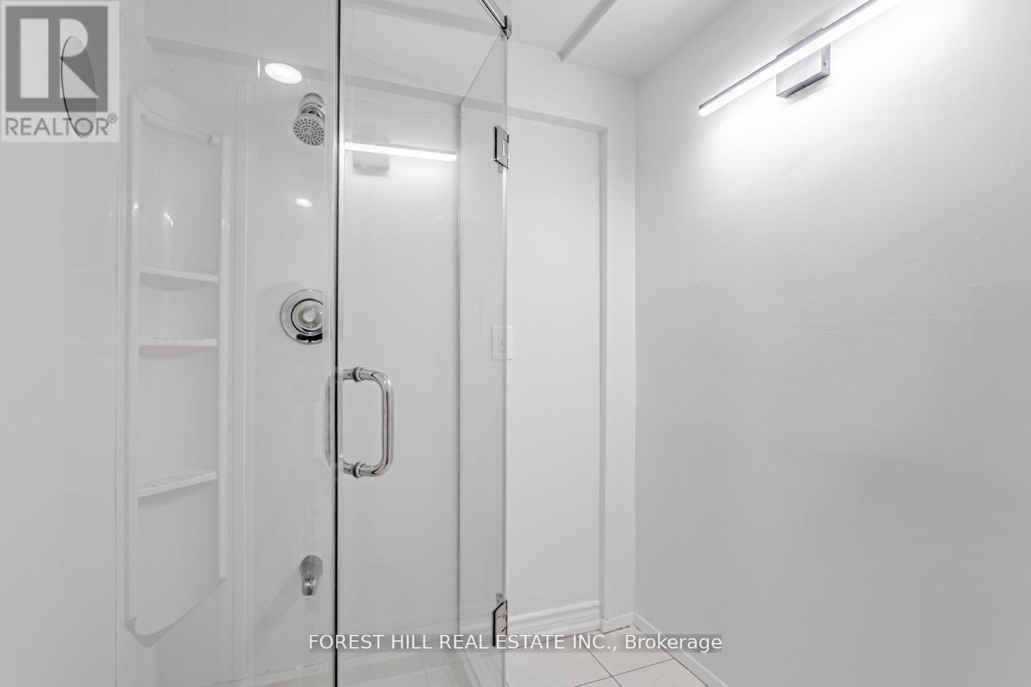 Photo 35 of 190 Lynedock Crescent, Toronto ON