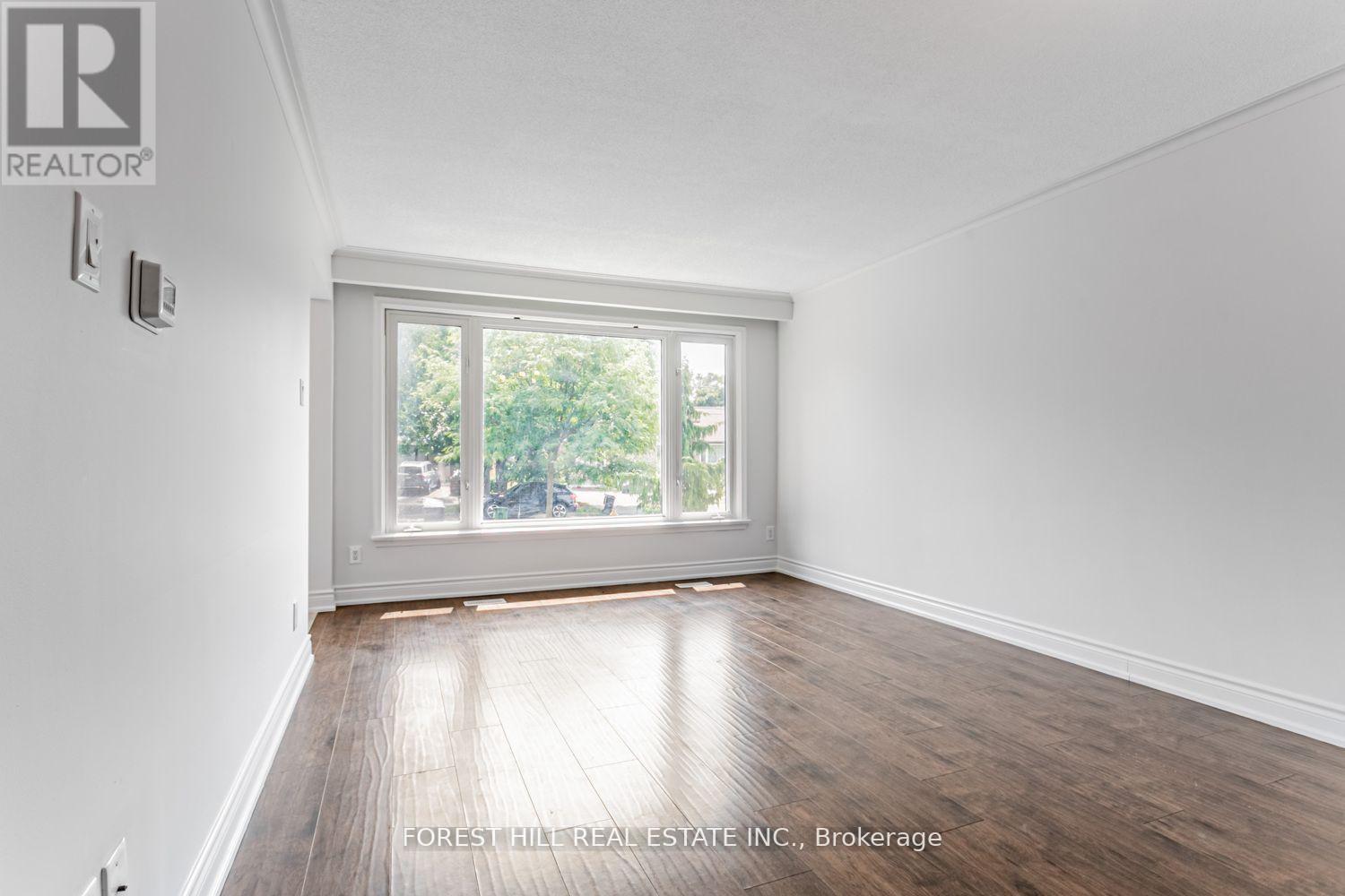 Photo 6 of 190 Lynedock Crescent, Toronto ON