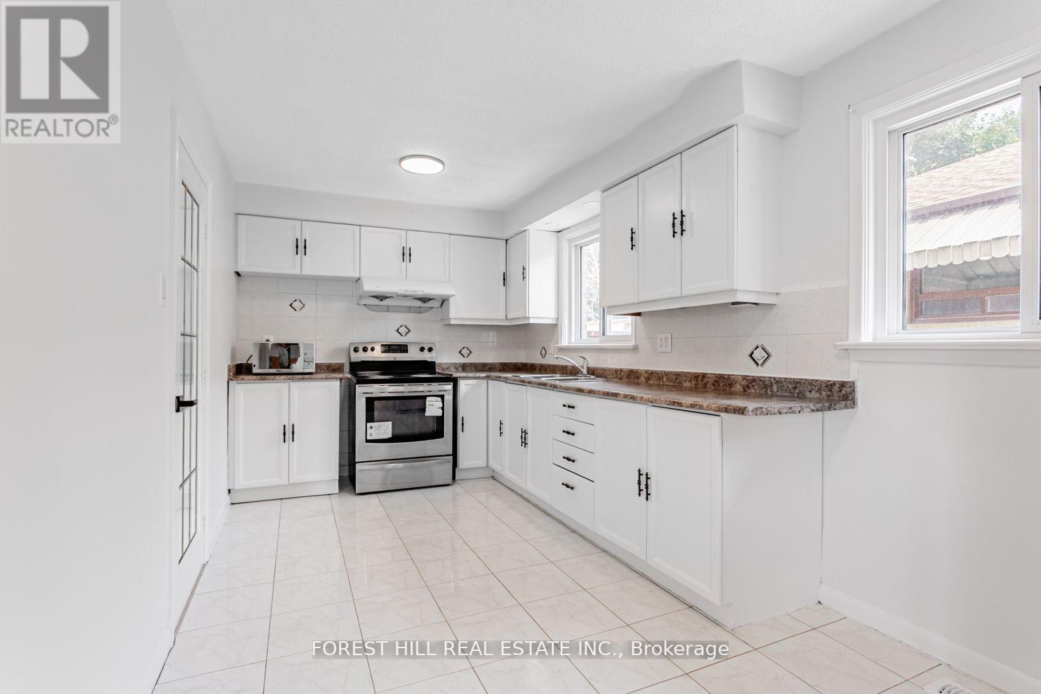 Photo 9 of 190 Lynedock Crescent, Toronto ON