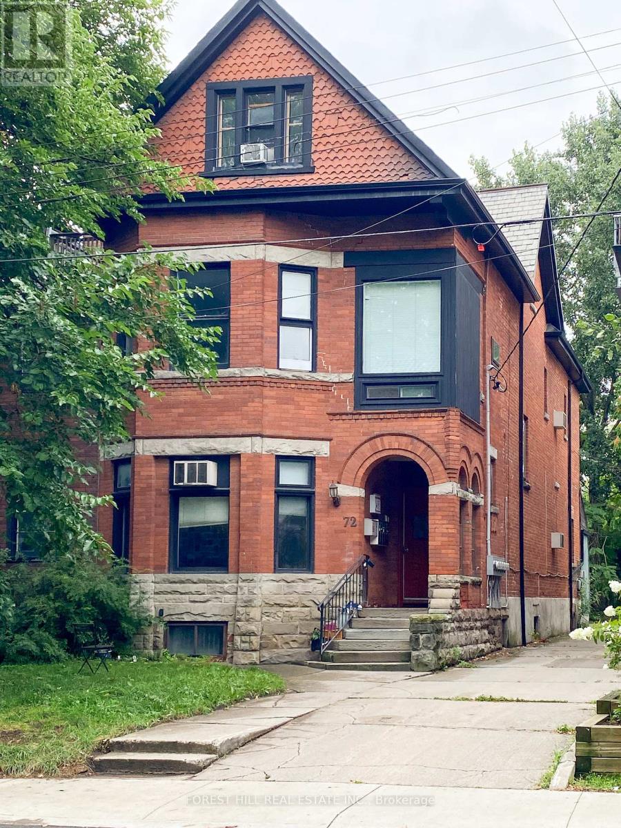 Photo 3 of 4 72 Walmer Road, Toronto ON