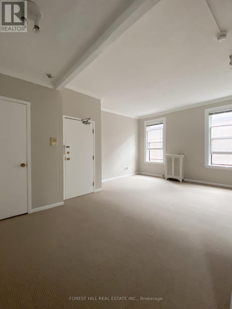 Photo 8 of 4 72 Walmer Road, Toronto ON