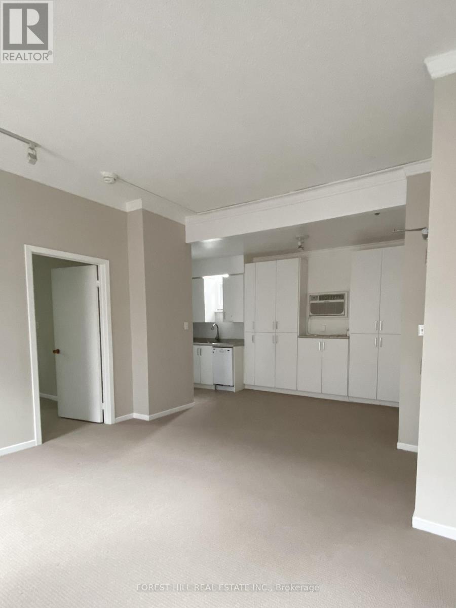 Photo 2 of 4 72 Walmer Road, Toronto ON