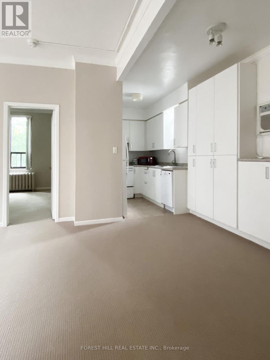 Photo 4 of 4 72 Walmer Road, Toronto ON