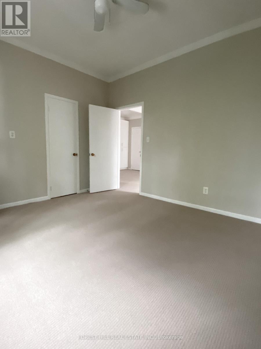 Photo 1 of 4 72 Walmer Road, Toronto ON