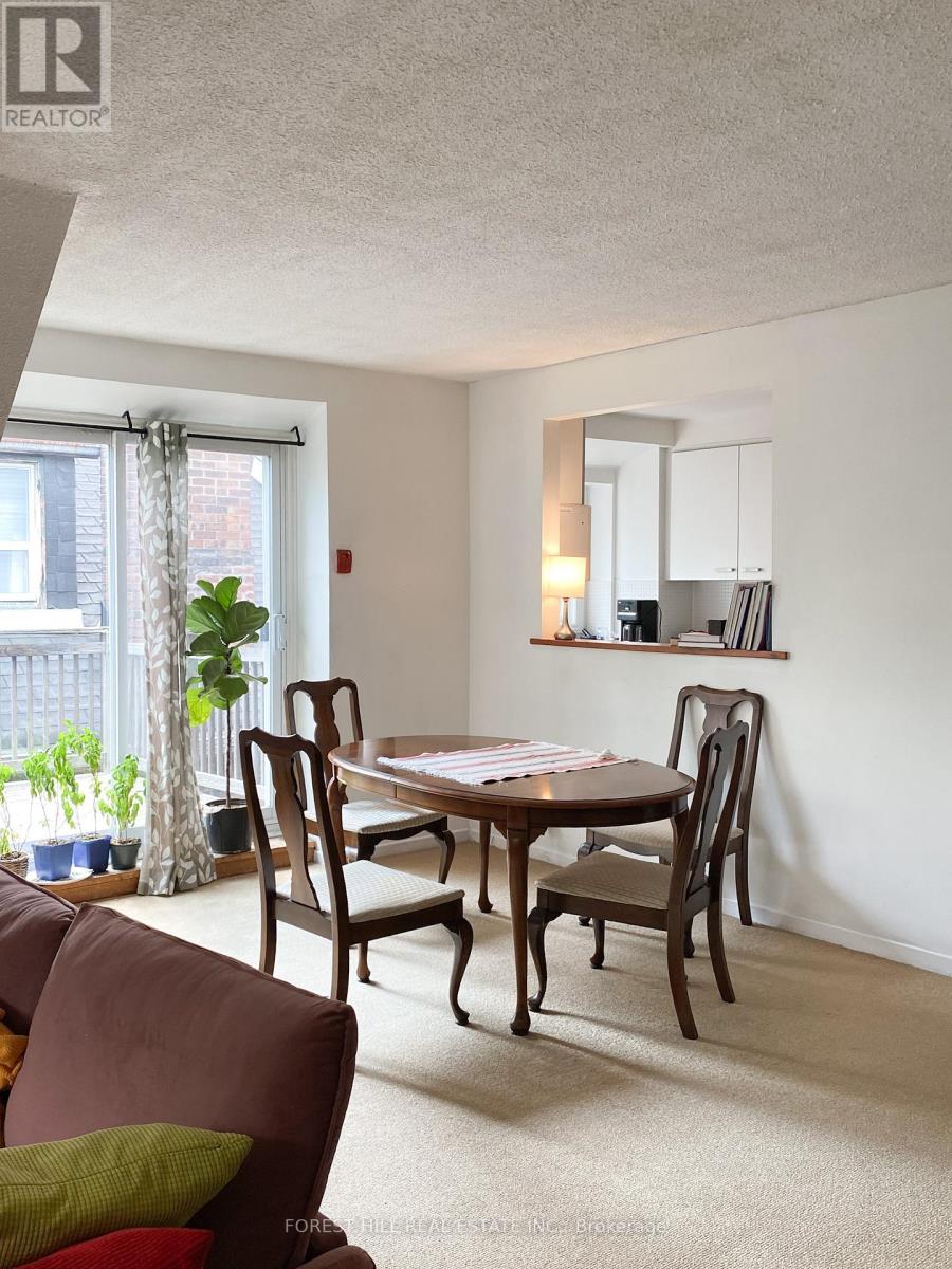 Photo 7 of 5 72 Walmer Road, Toronto ON