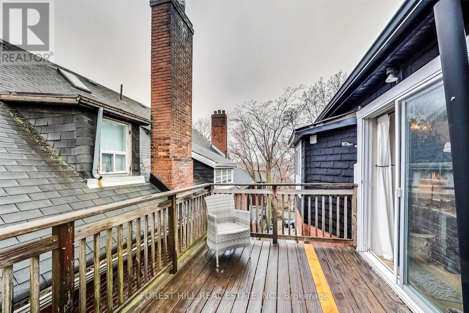 Photo 9 of 5 72 Walmer Road, Toronto ON