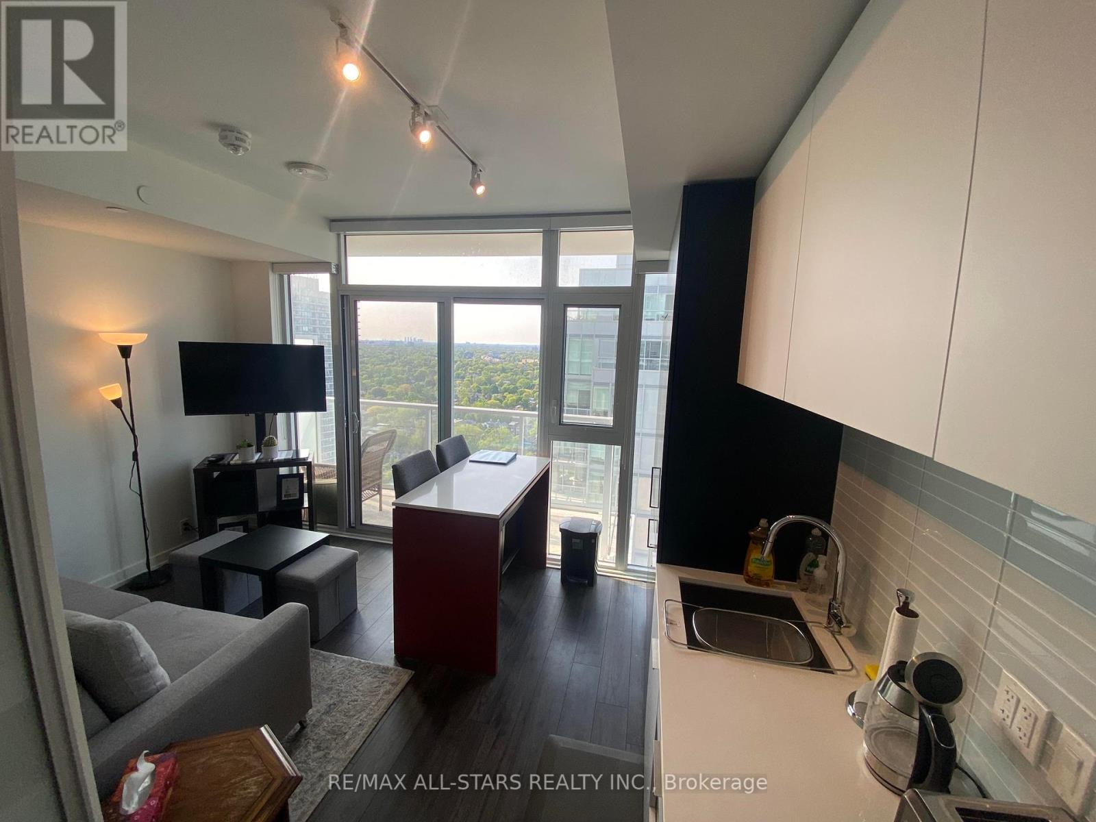 Photo 10 of 2302 33 Helendale Avenue, Toronto ON