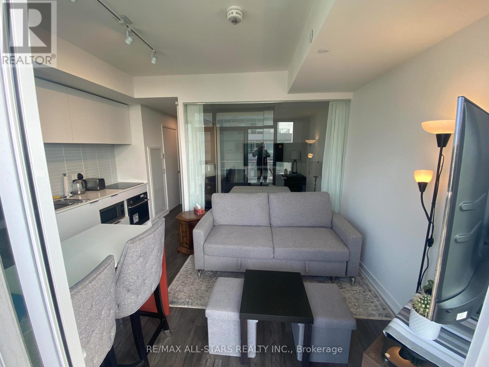 Photo 12 of 2302 33 Helendale Avenue, Toronto ON