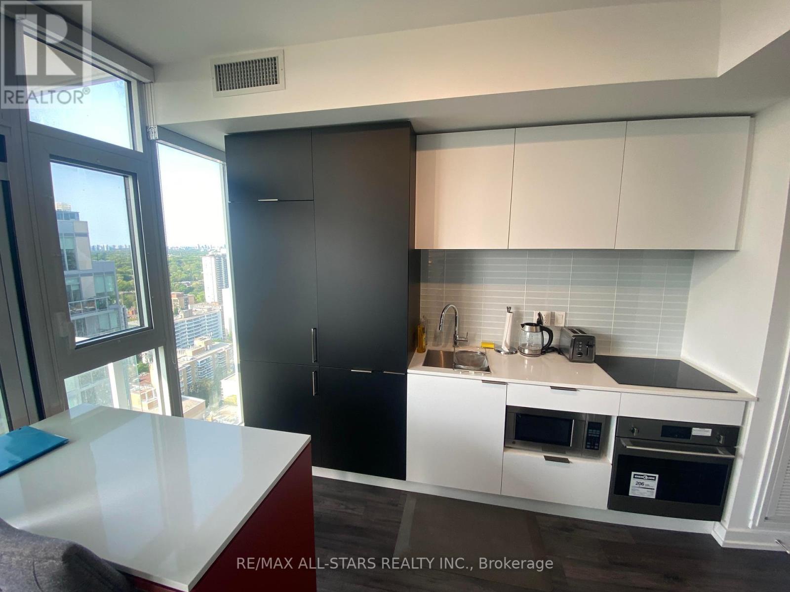 Photo 13 of 2302 33 Helendale Avenue, Toronto ON