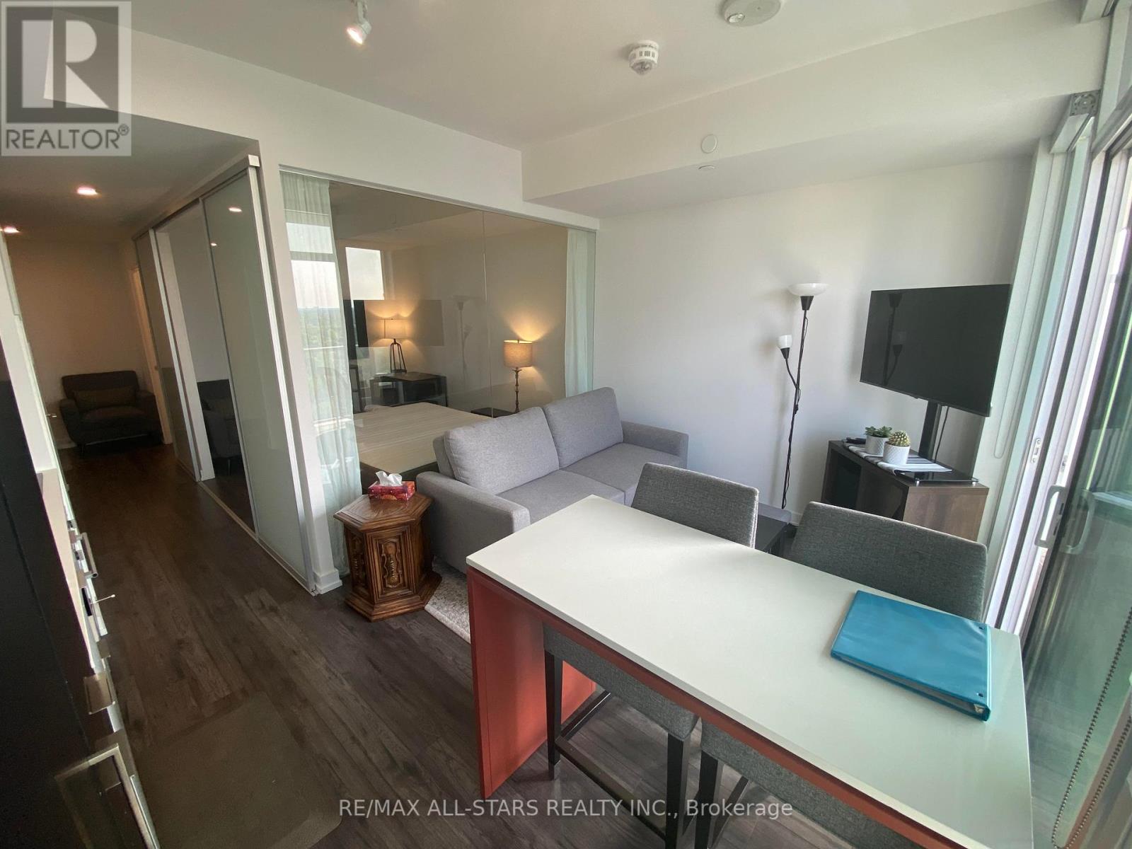 Photo 14 of 2302 33 Helendale Avenue, Toronto ON