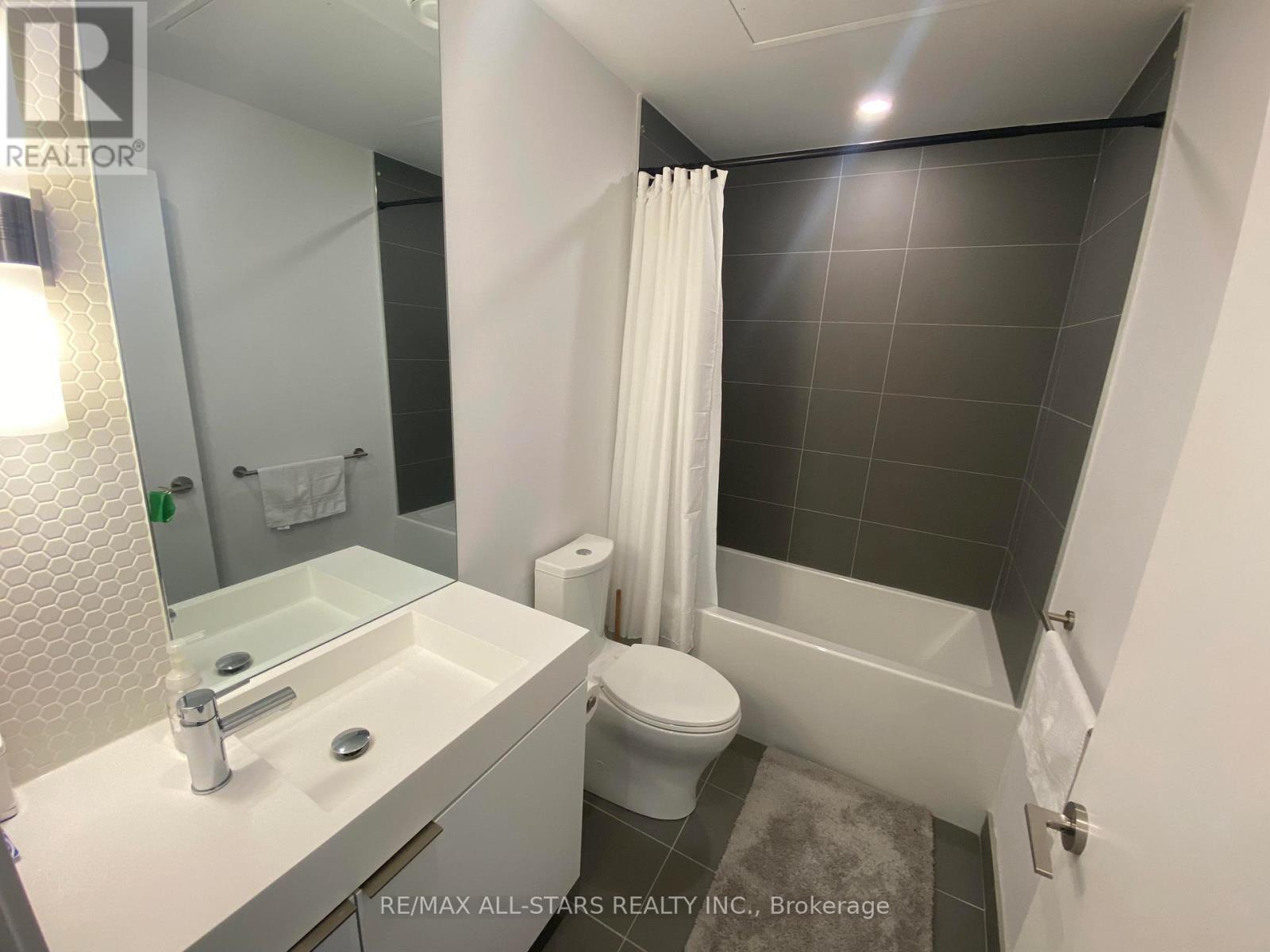 Photo 15 of 2302 33 Helendale Avenue, Toronto ON
