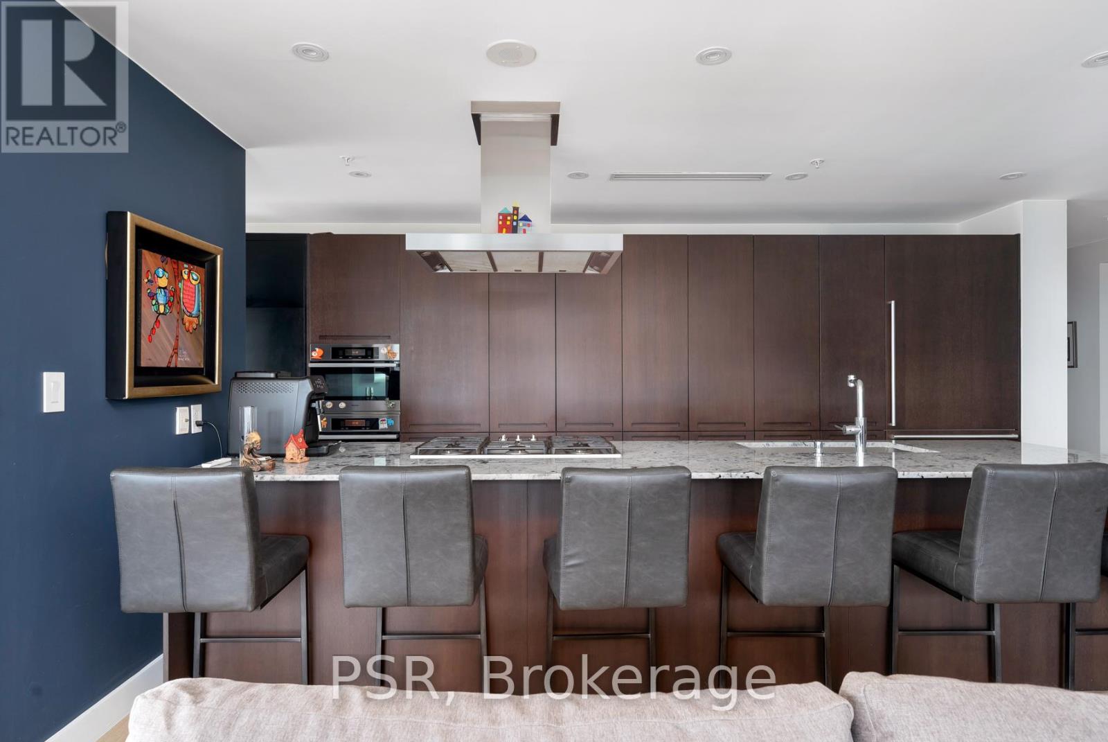 Photo 11 of 3001 180 University Avenue, Toronto ON