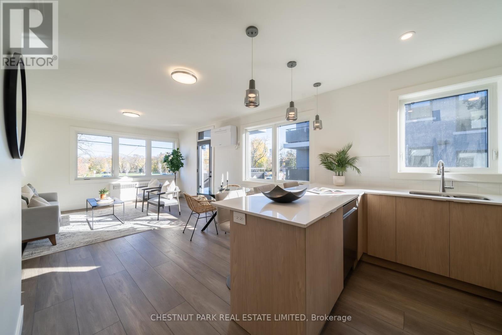 Photo 1 of 3 1446 Avenue Road, Toronto ON