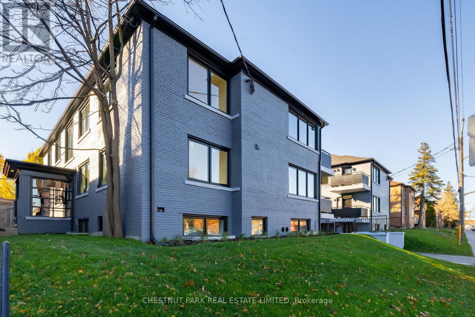 Photo 18 of 3 1446 Avenue Road, Toronto ON