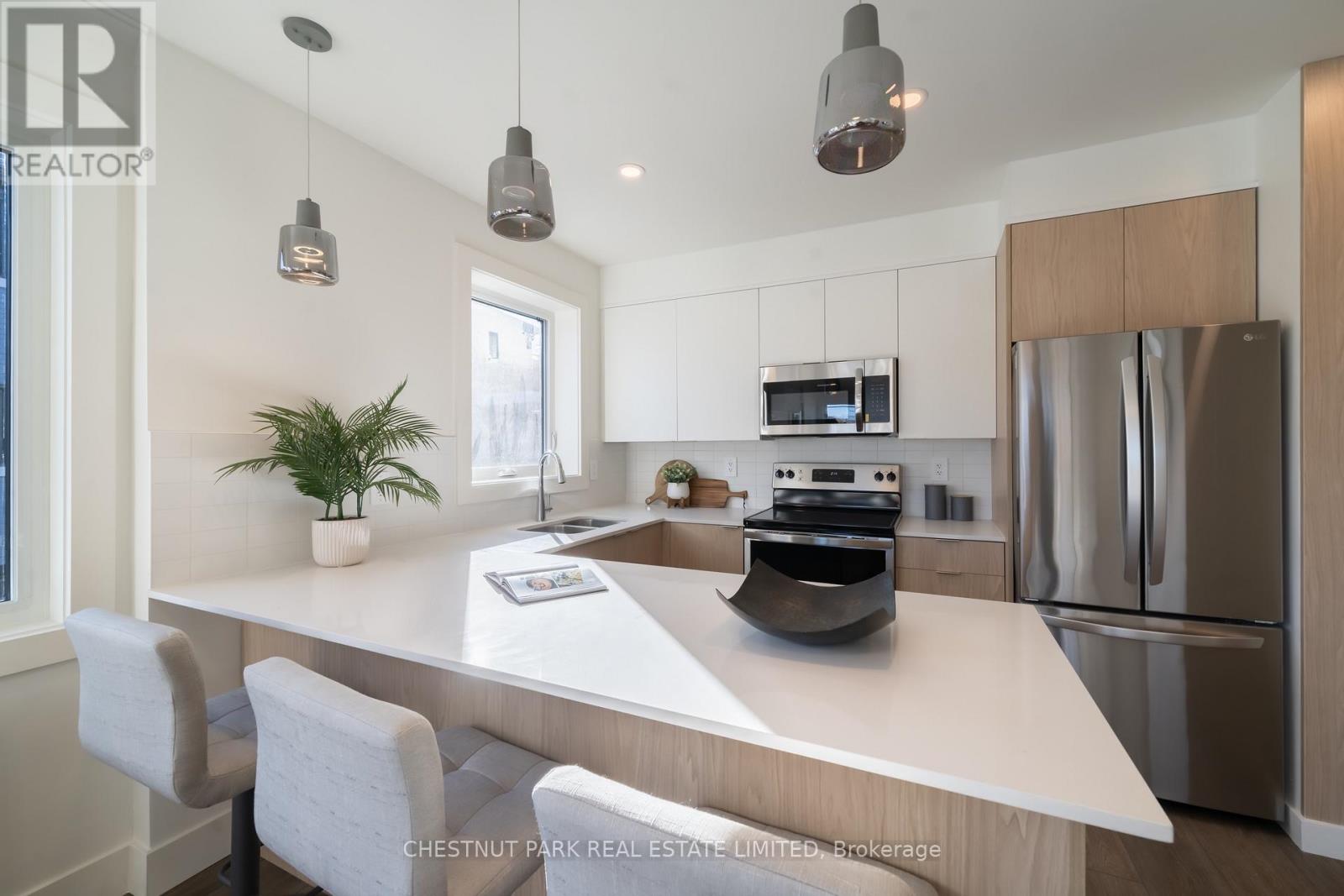 Photo 5 of 3 1446 Avenue Road, Toronto ON