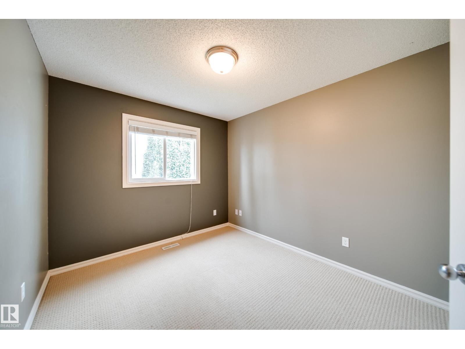 Photo 2 of 16318 57 St Nw, Edmonton AB