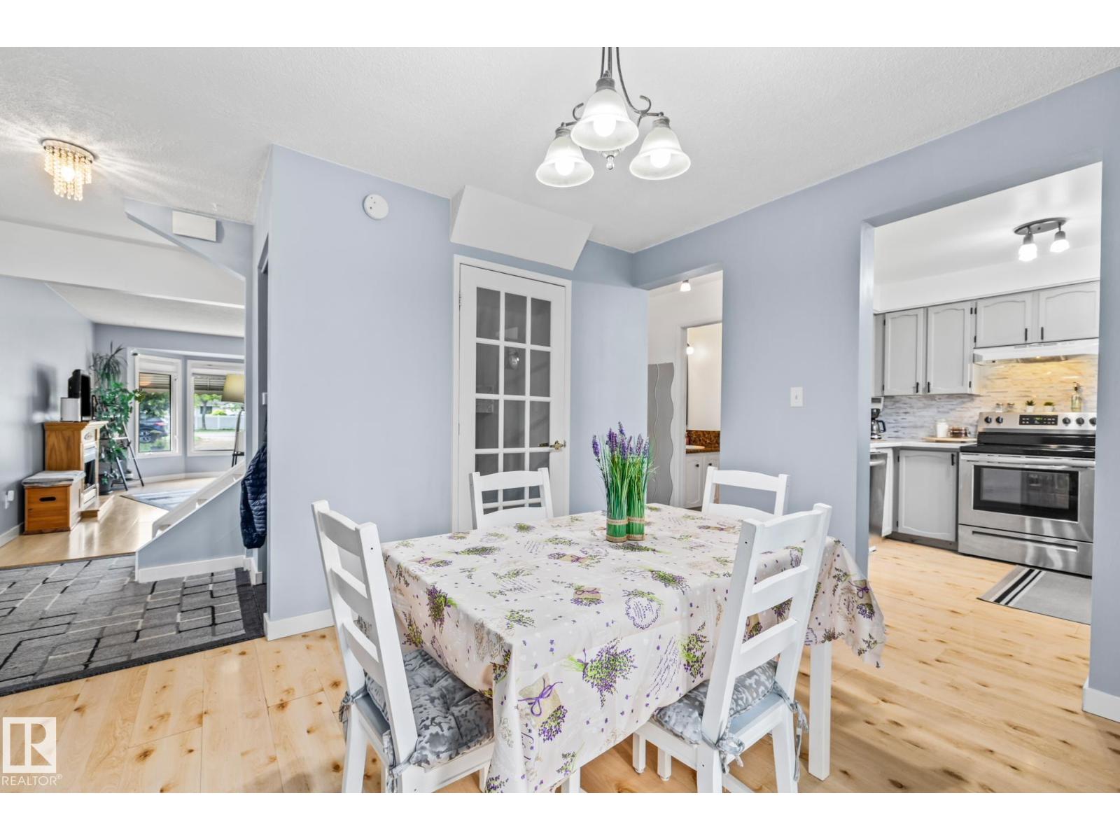 Photo 14 of 10940 Beaumaris Rd Nw, Edmonton AB