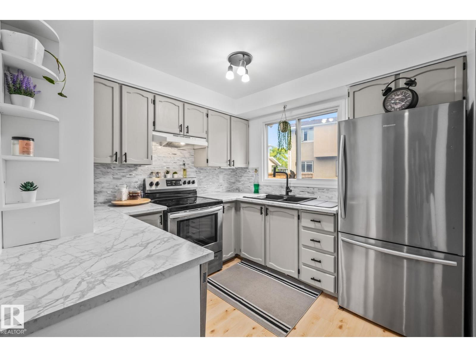 Photo 13 of 10940 Beaumaris Rd Nw, Edmonton AB