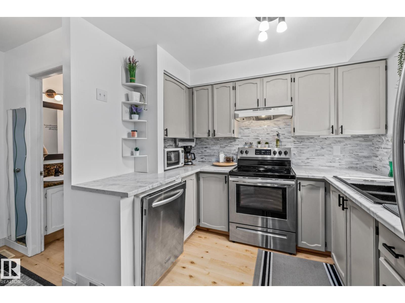 Photo 37 of 10940 Beaumaris Rd Nw, Edmonton AB
