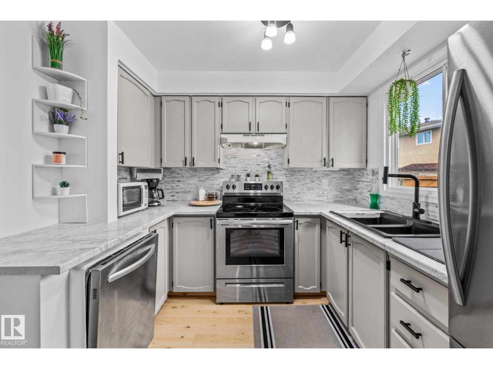 Photo 27 of 10940 Beaumaris Rd Nw, Edmonton AB