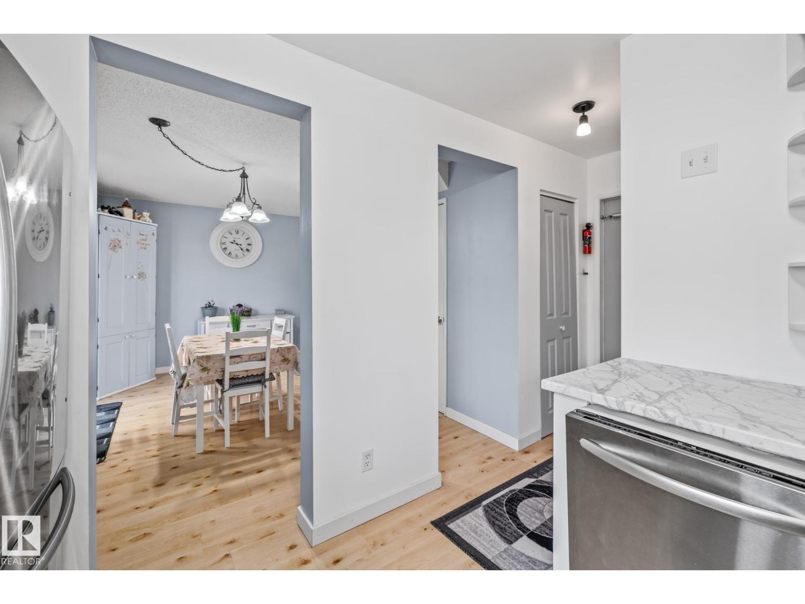 Photo 23 of 10940 Beaumaris Rd Nw, Edmonton AB