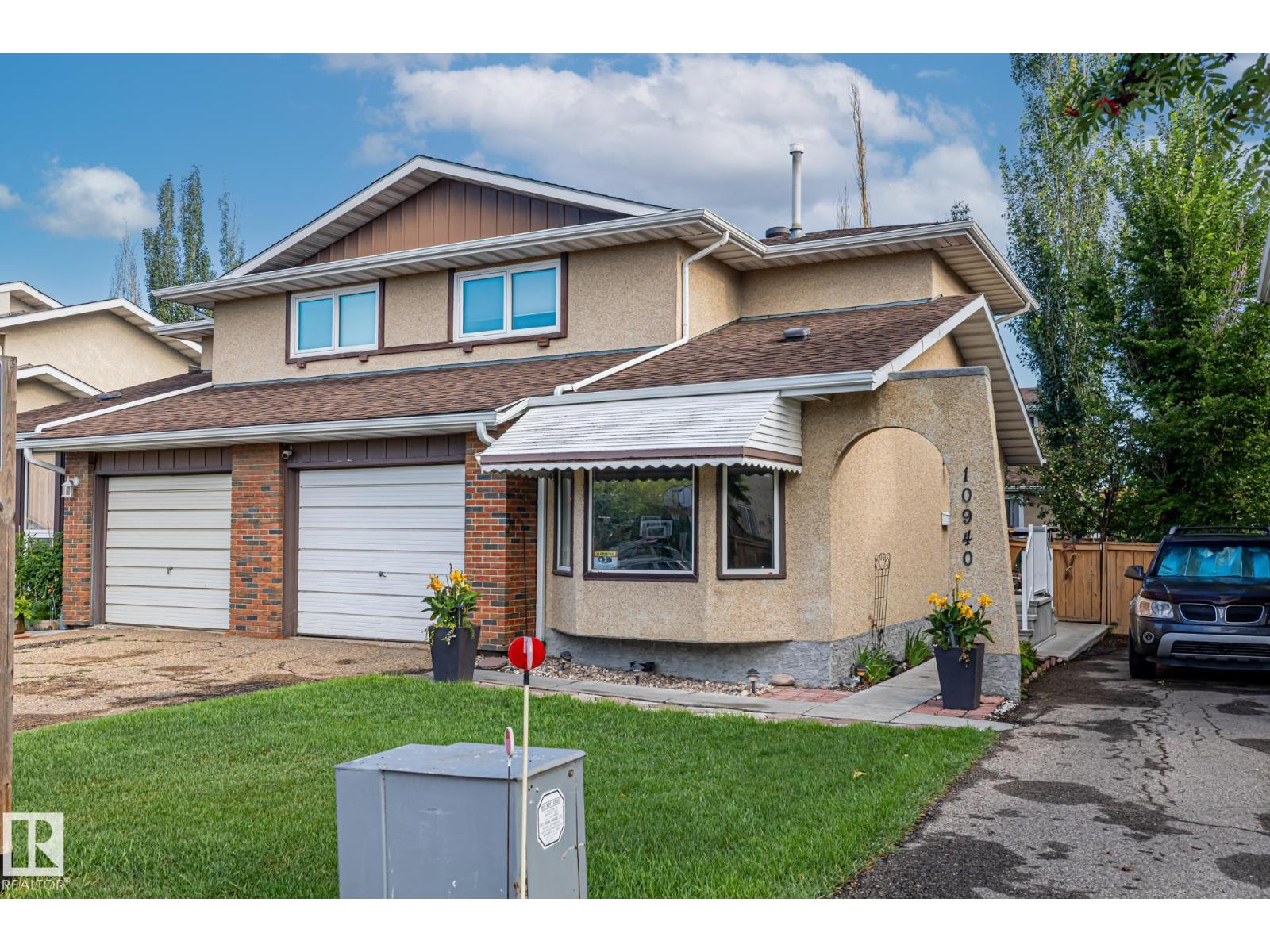 Photo 5 of 10940 Beaumaris Rd Nw, Edmonton AB