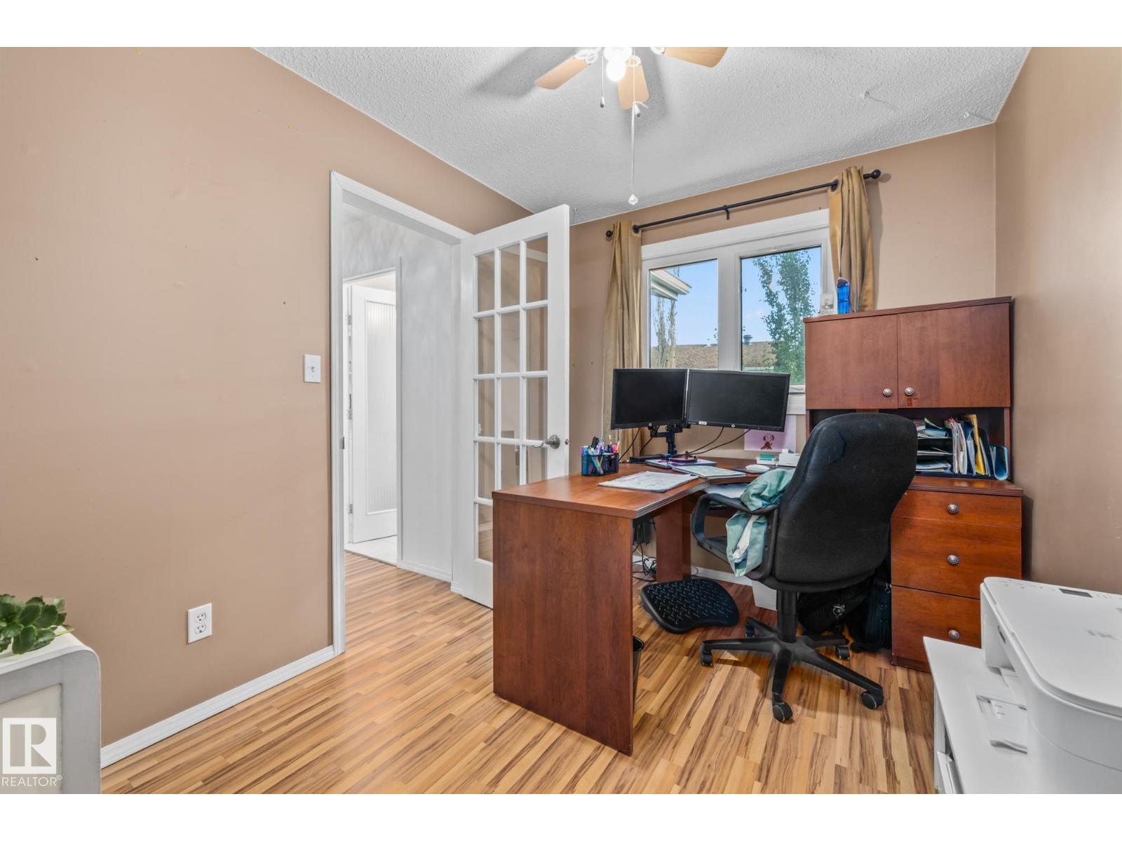 Photo 18 of 10940 Beaumaris Rd Nw, Edmonton AB