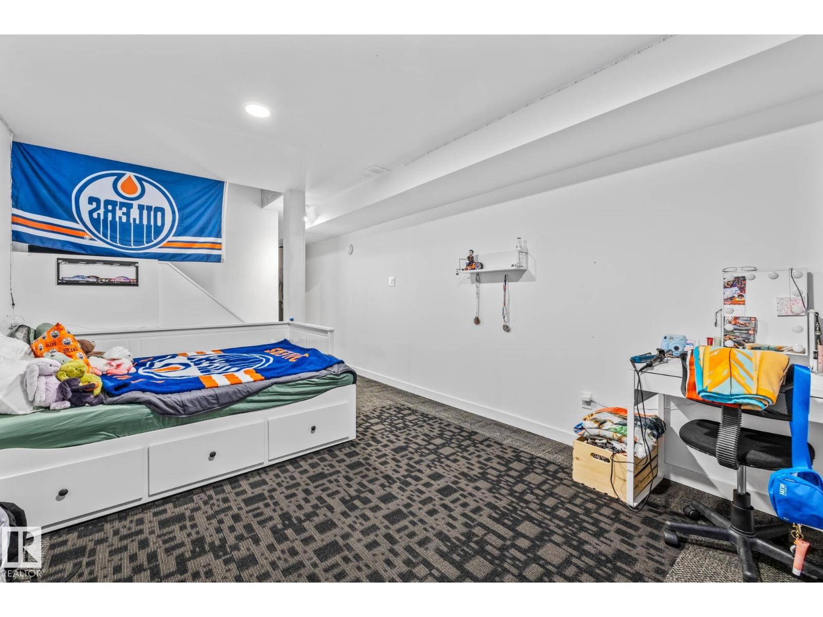 Photo 21 of 10940 Beaumaris Rd Nw, Edmonton AB