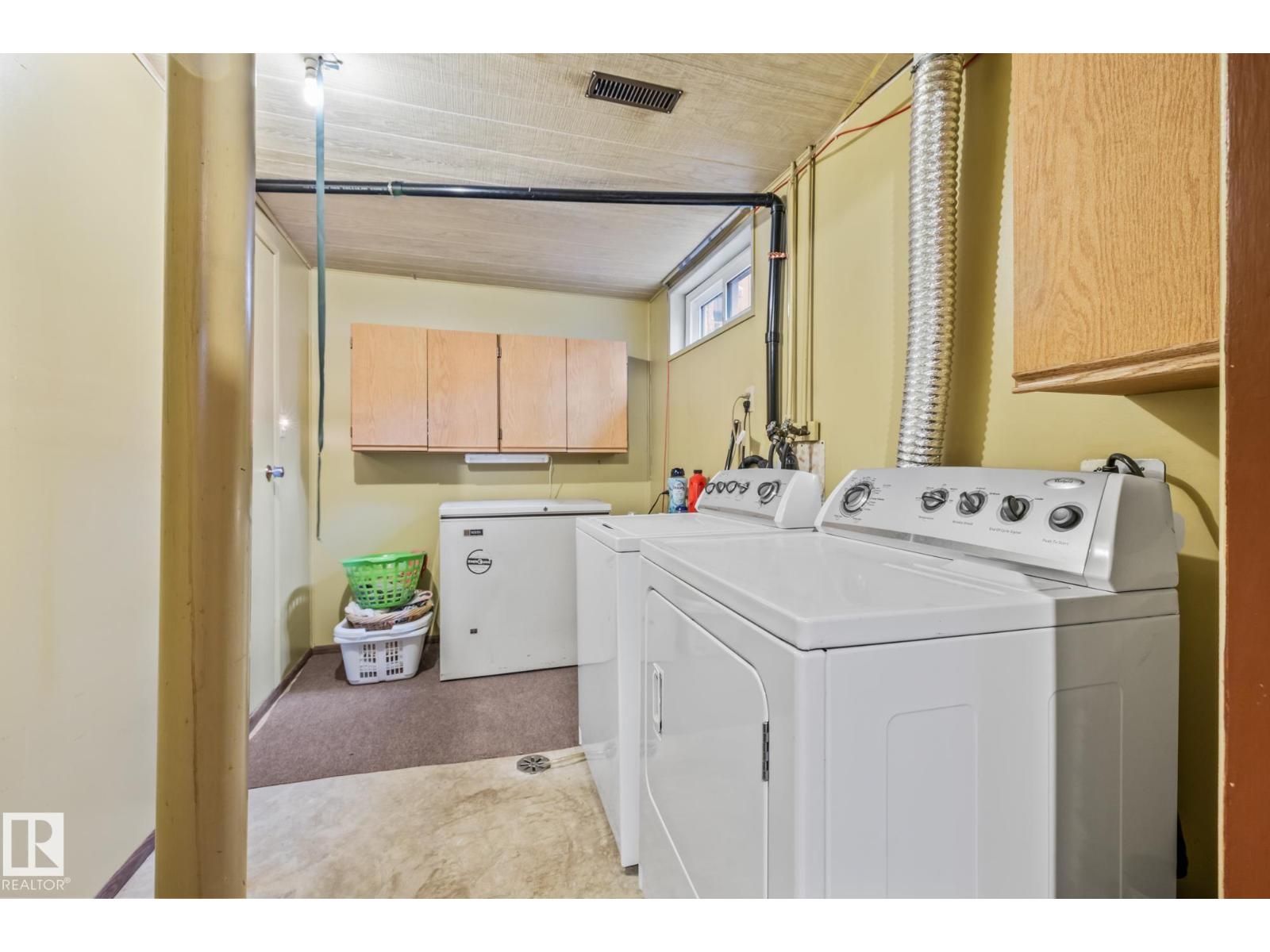 Photo 9 of 10940 Beaumaris Rd Nw, Edmonton AB