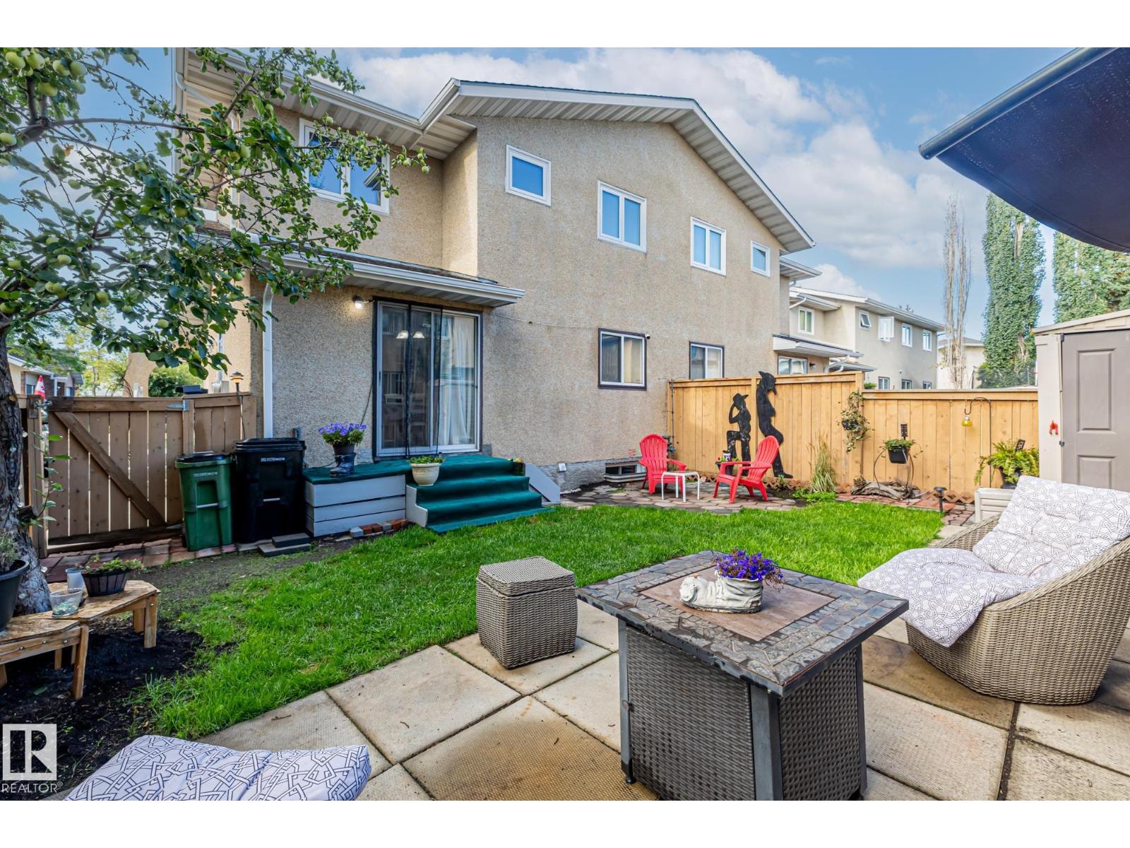 Photo 3 of 10940 Beaumaris Rd Nw, Edmonton AB