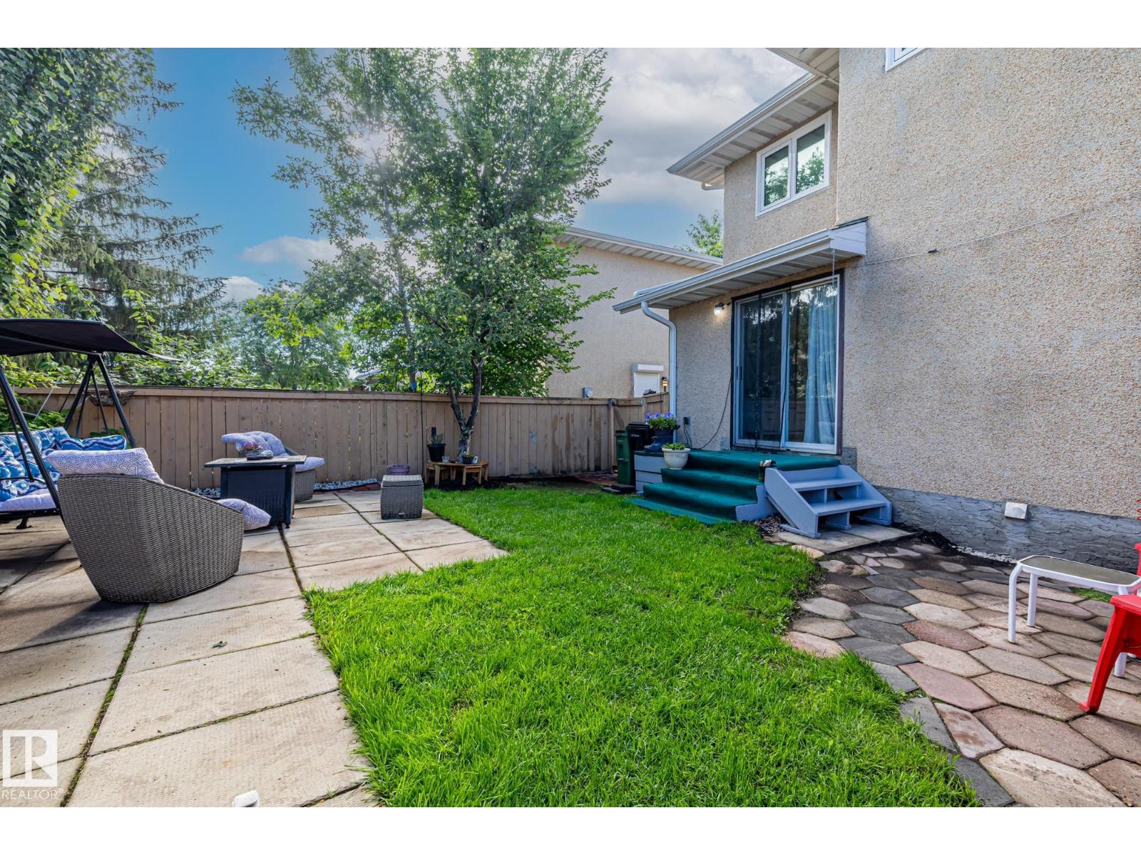 Photo 11 of 10940 Beaumaris Rd Nw, Edmonton AB