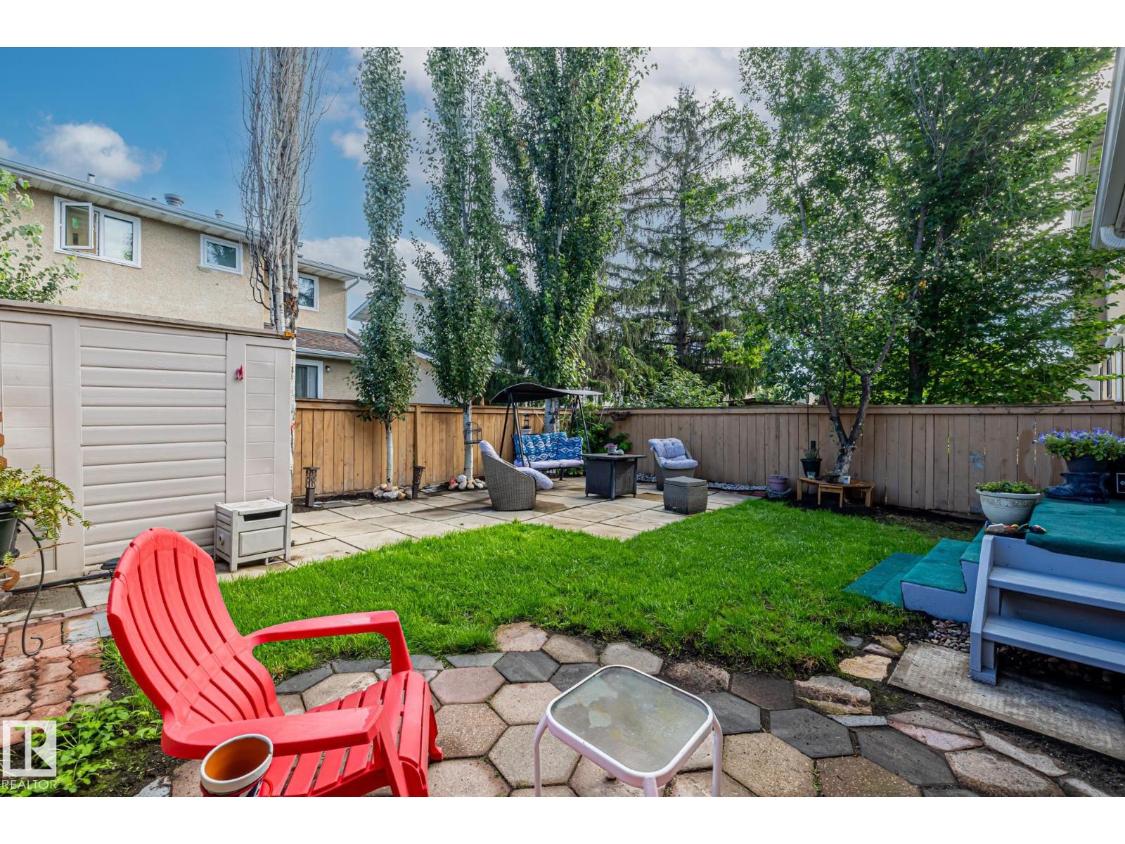 Photo 12 of 10940 Beaumaris Rd Nw, Edmonton AB