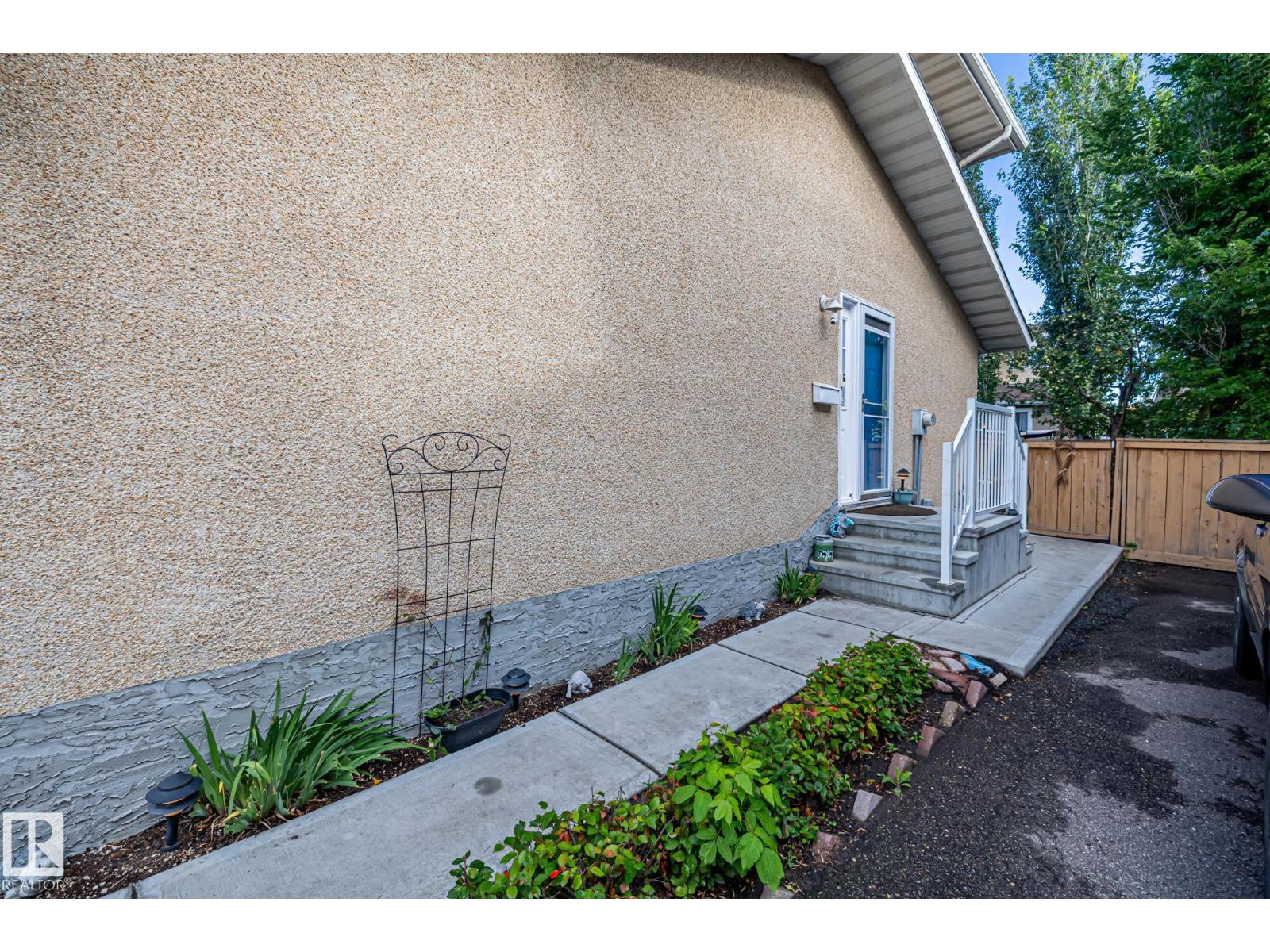 Photo 36 of 10940 Beaumaris Rd Nw, Edmonton AB