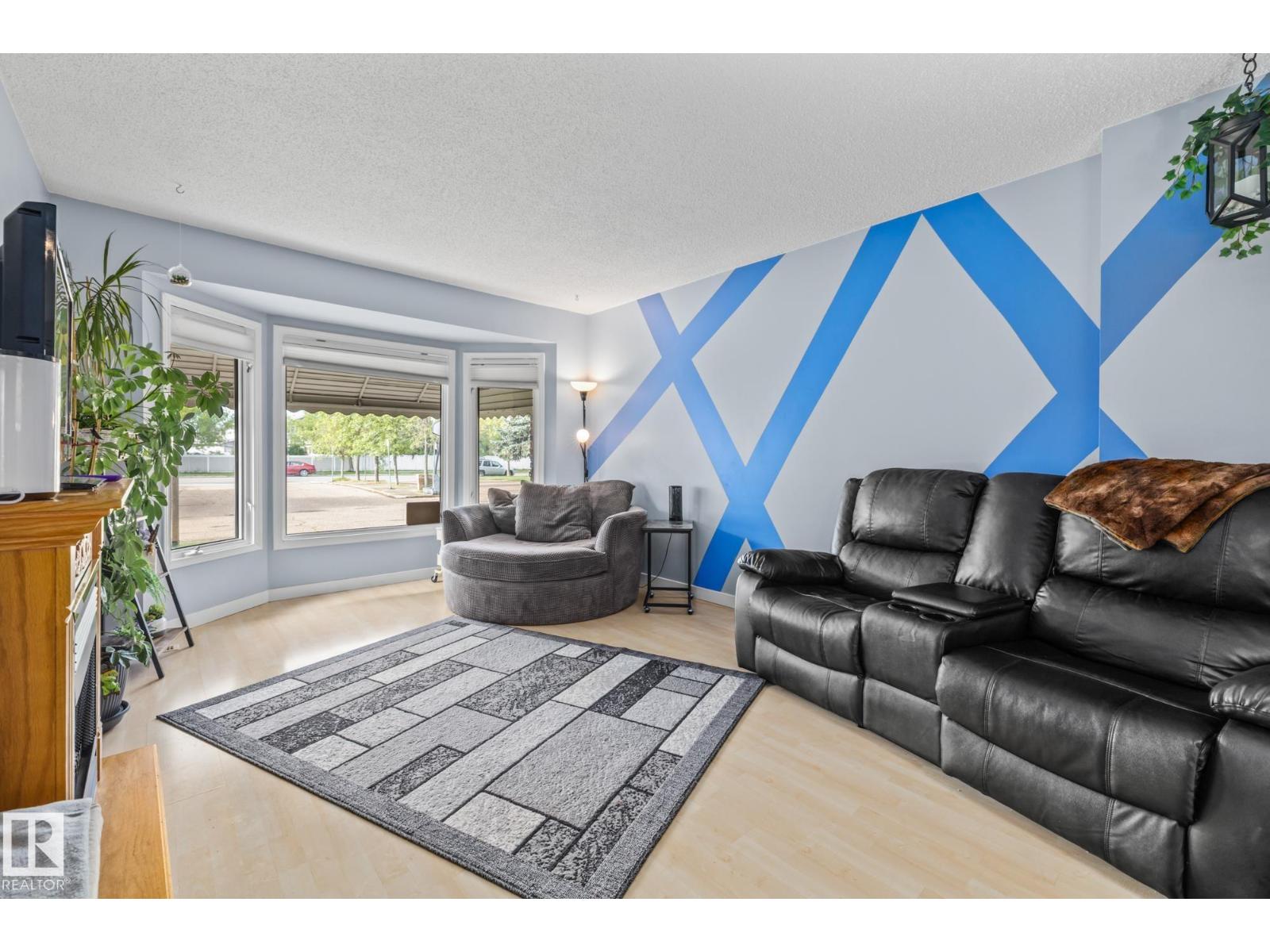 Photo 25 of 10940 Beaumaris Rd Nw, Edmonton AB