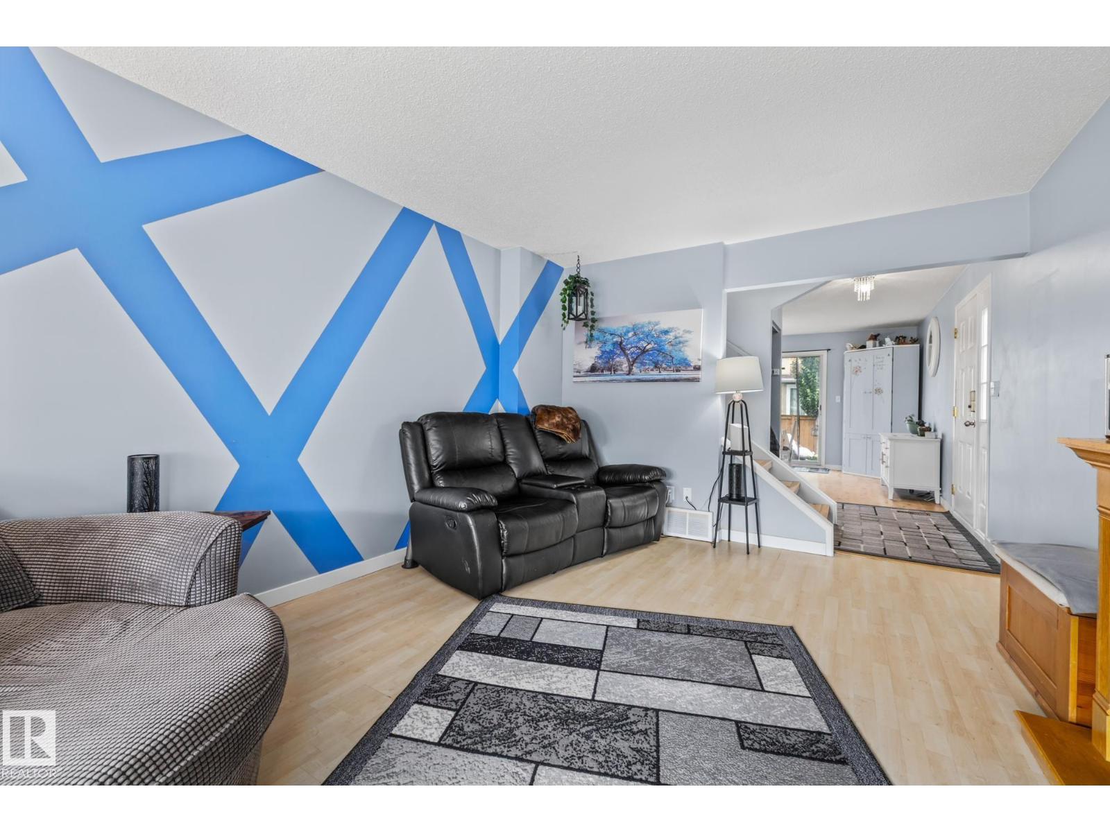 Photo 16 of 10940 Beaumaris Rd Nw, Edmonton AB