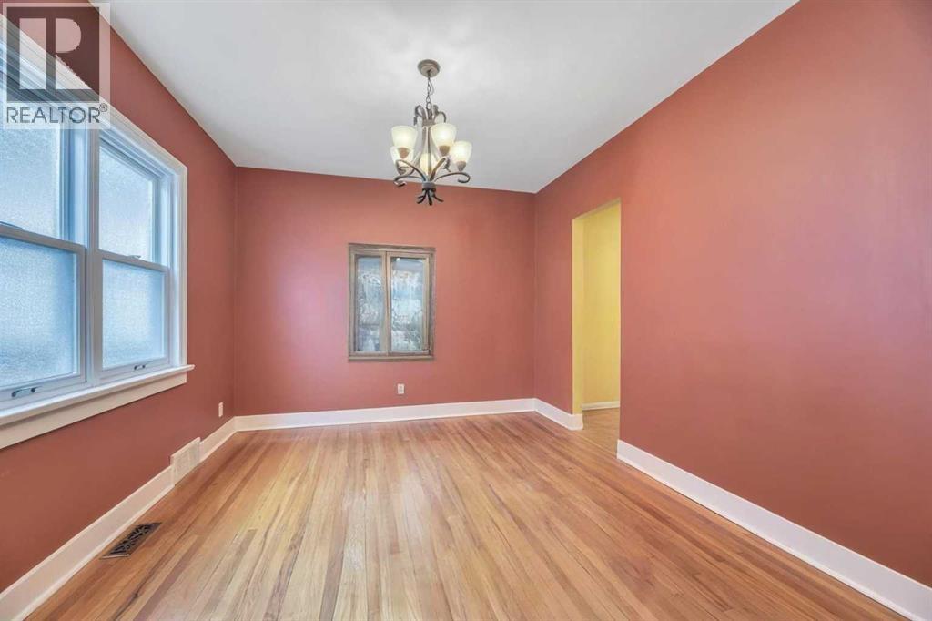 Single Family House for Sale in  Scarboro Avenue SW Scarboro Calgary 