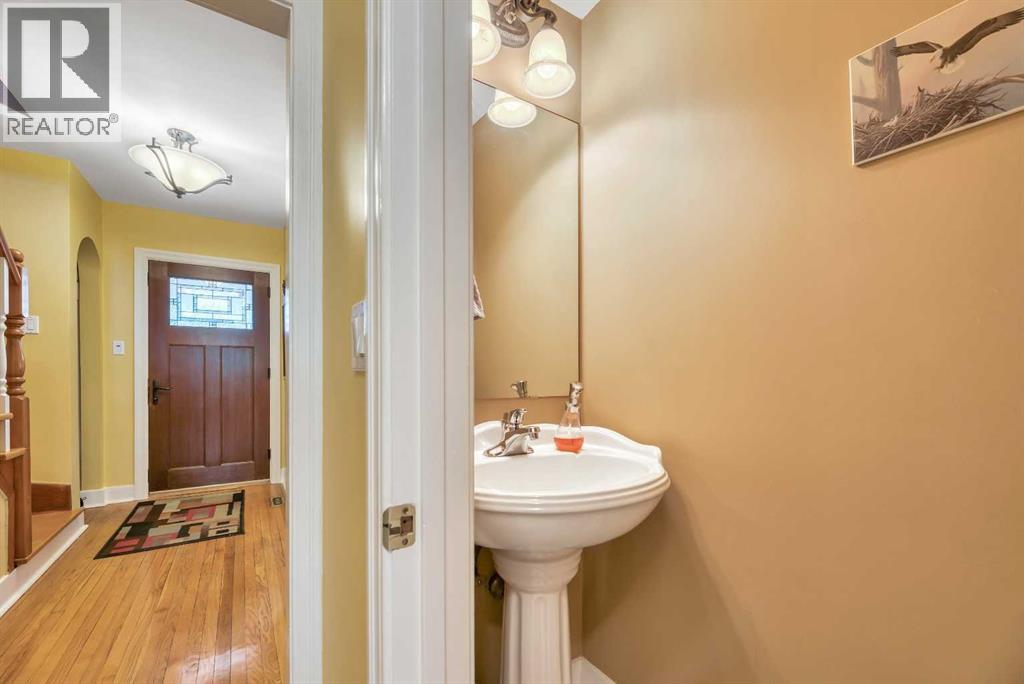 Single Family House for Sale in  Scarboro Avenue SW Scarboro Calgary 