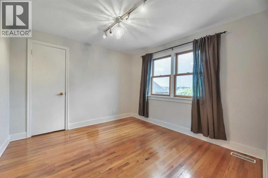 Single Family House for Sale in  Scarboro Avenue SW Scarboro Calgary 