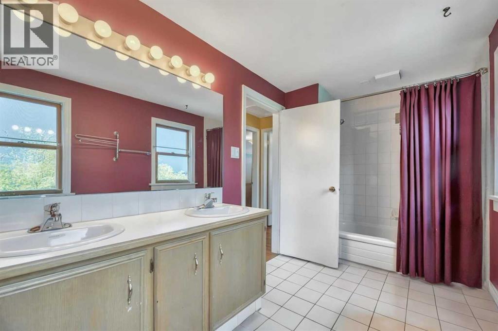 Single Family House for Sale in  Scarboro Avenue SW Scarboro Calgary 