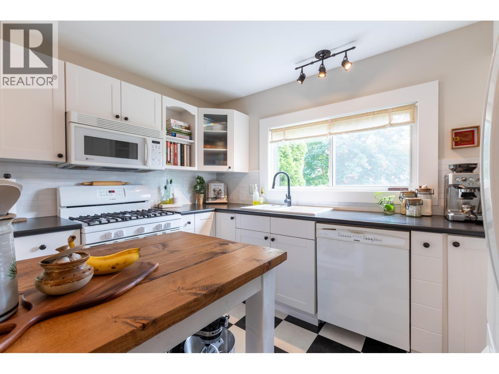 Photo 20 of 370 384 Burden Street, Prince George BC
