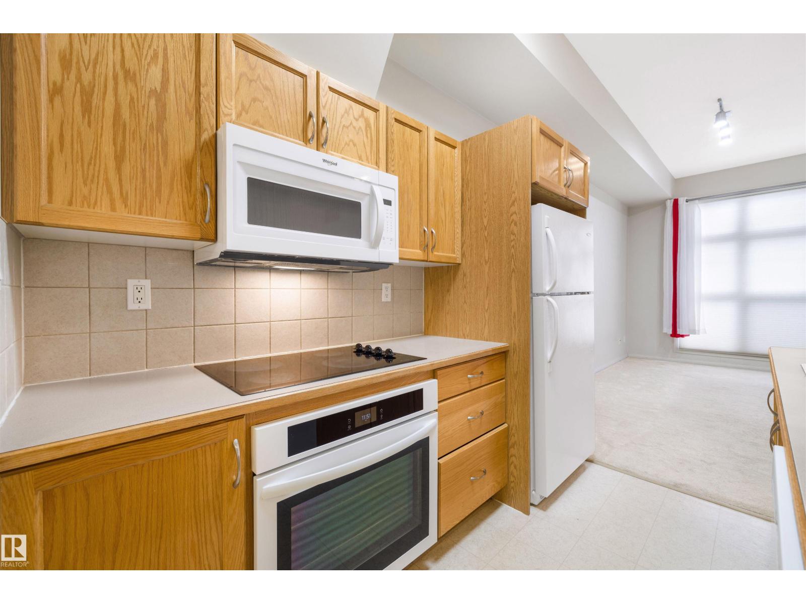 Photo 8 of 129 10407 122 St Nw, Edmonton AB